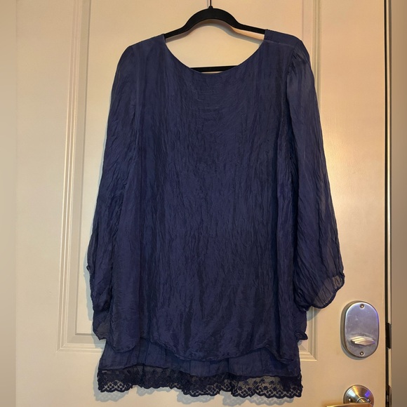 Elegant Navy Blouse with Lace Detail - Picture 2 of 3